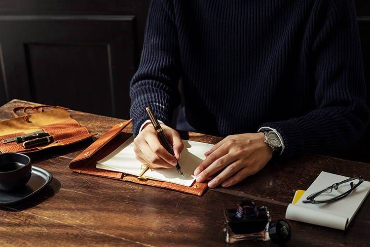 書く」「読む」時間を豊かに彩る、レザーアイテム。 – 土屋鞄製造所