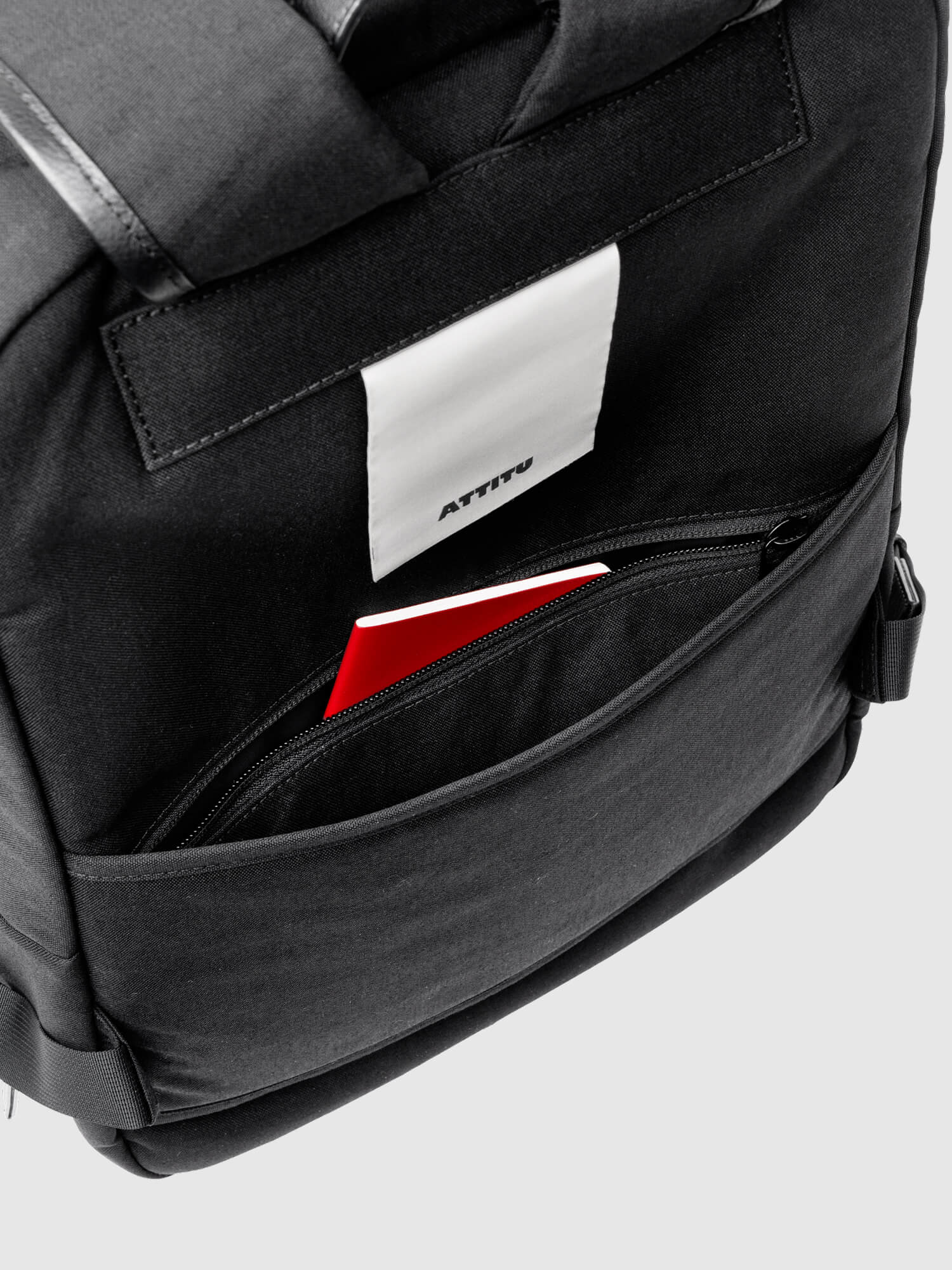 CORDURA®×レザー コンビスリムバックパック