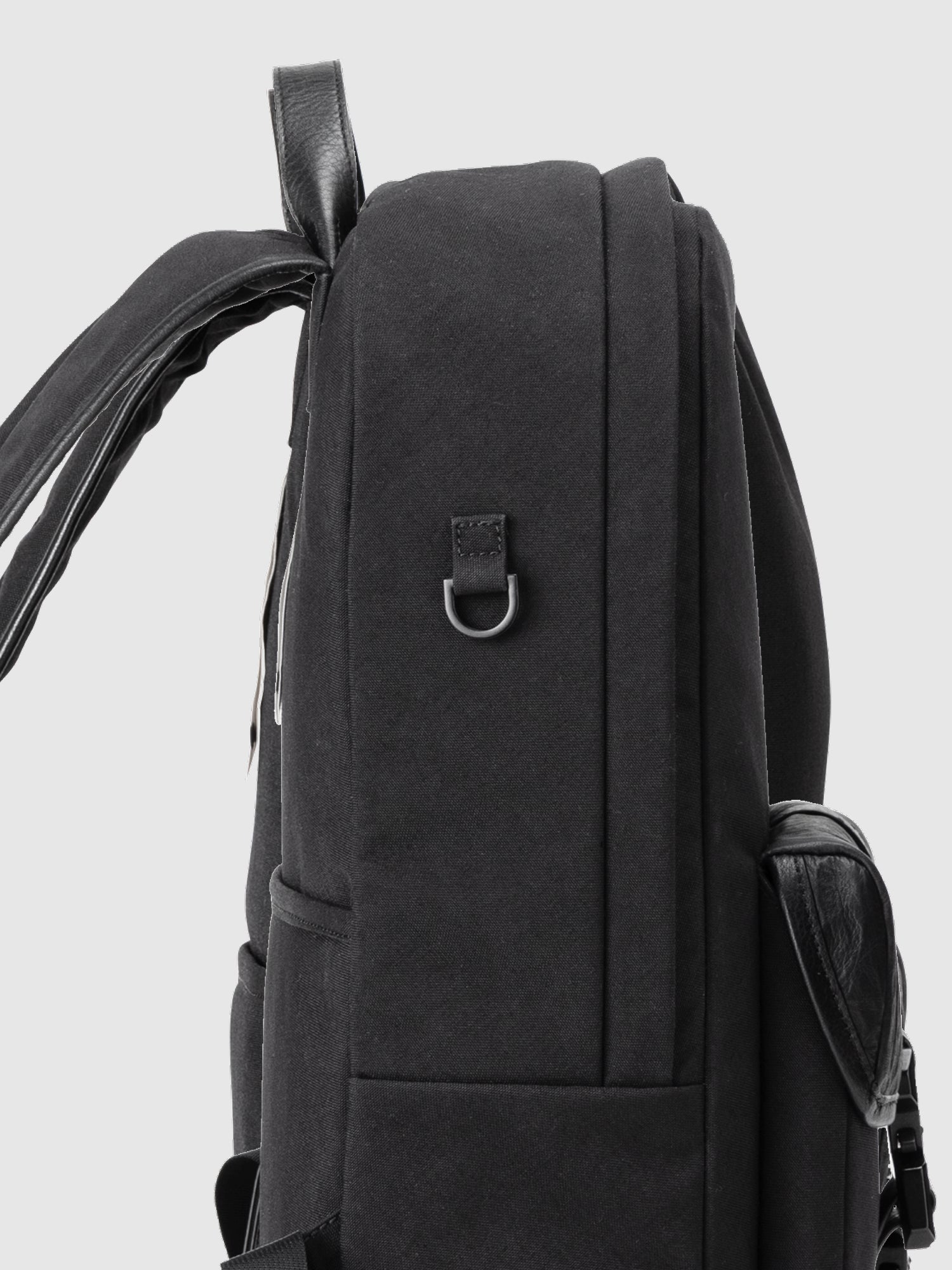 CORDURA®×レザー コンビスリムバックパック