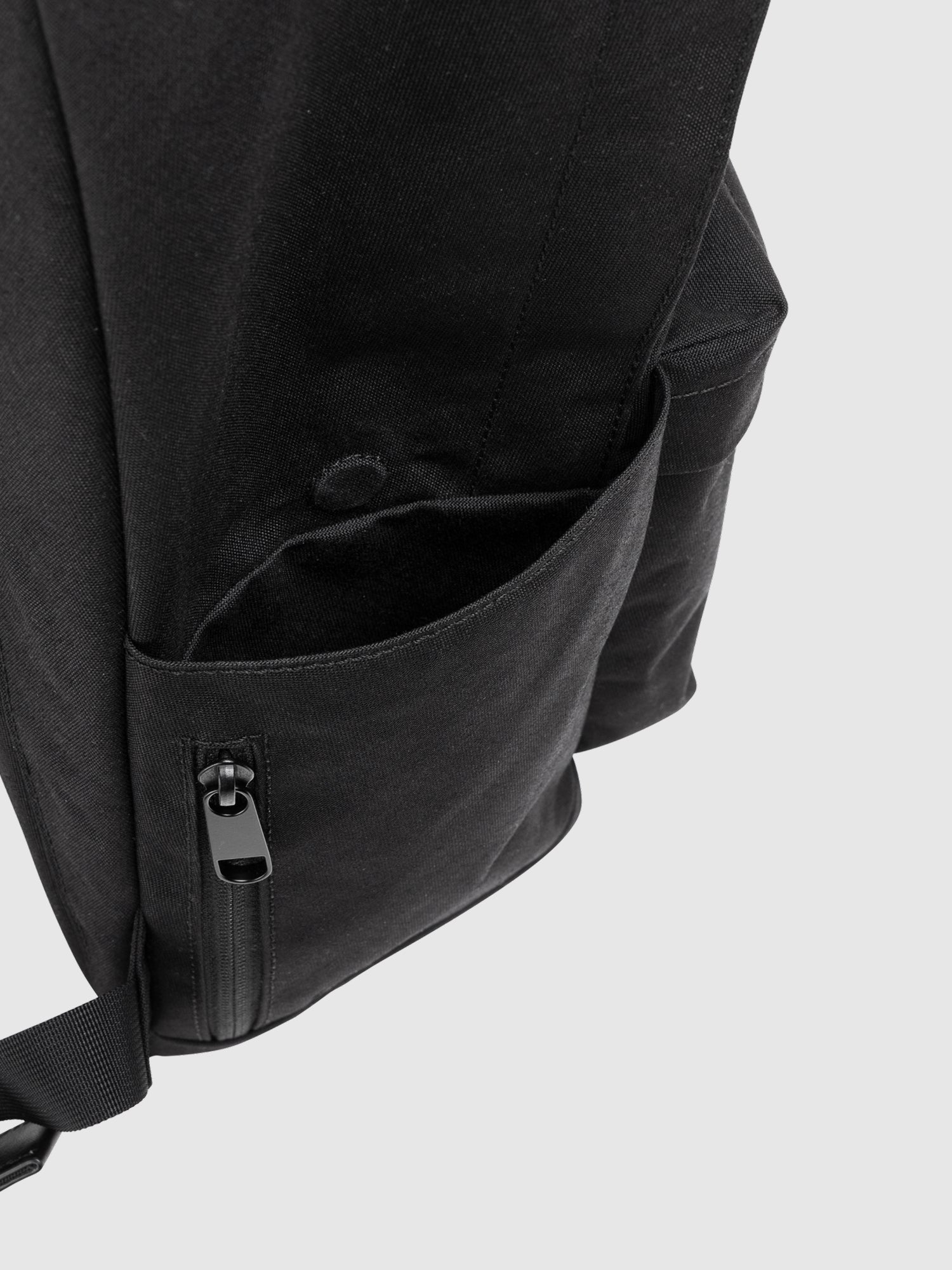 【新発売】NYLON BACKPACK S 003