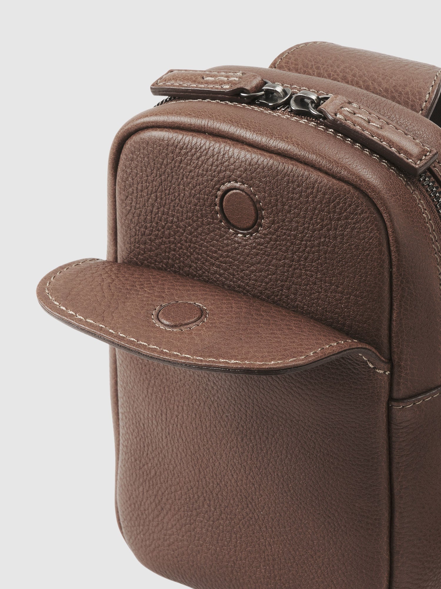 【数量限定色】トーンオイルヌメ クロスボディバッグ