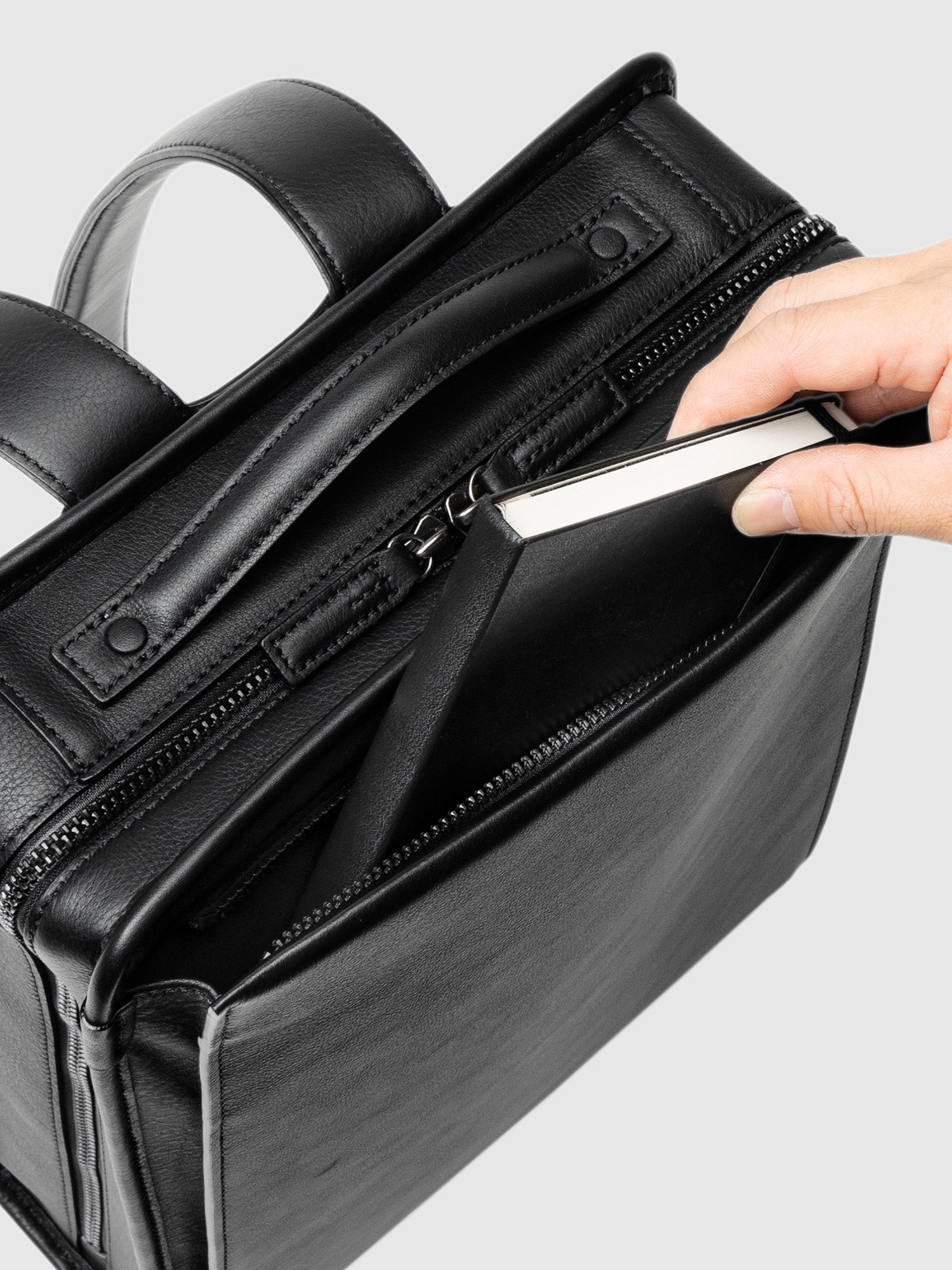 ヴァイノ ミディアムスクエアバックパック(防水)