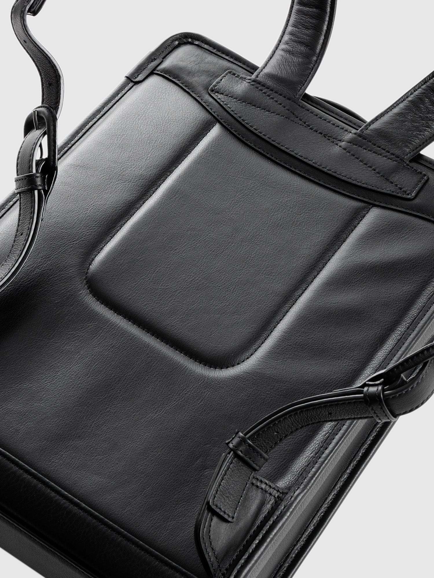 ヴァイノ ミディアムスクエアバックパック(防水)