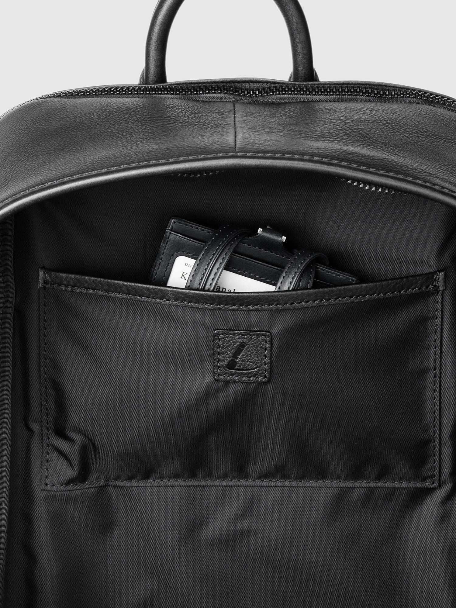 ヴァイノ ラウンドバックパック(防水)