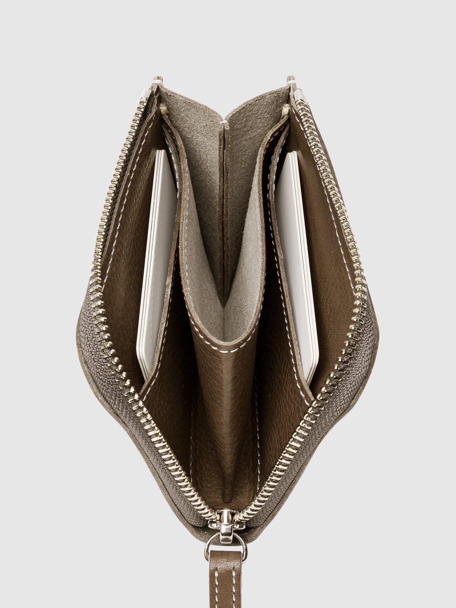 【数量限定型】ハンディLファスナー (バケッタミリングレザー)