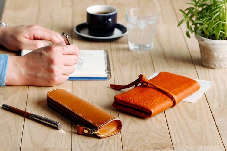 NEW BASICS / Holiday style