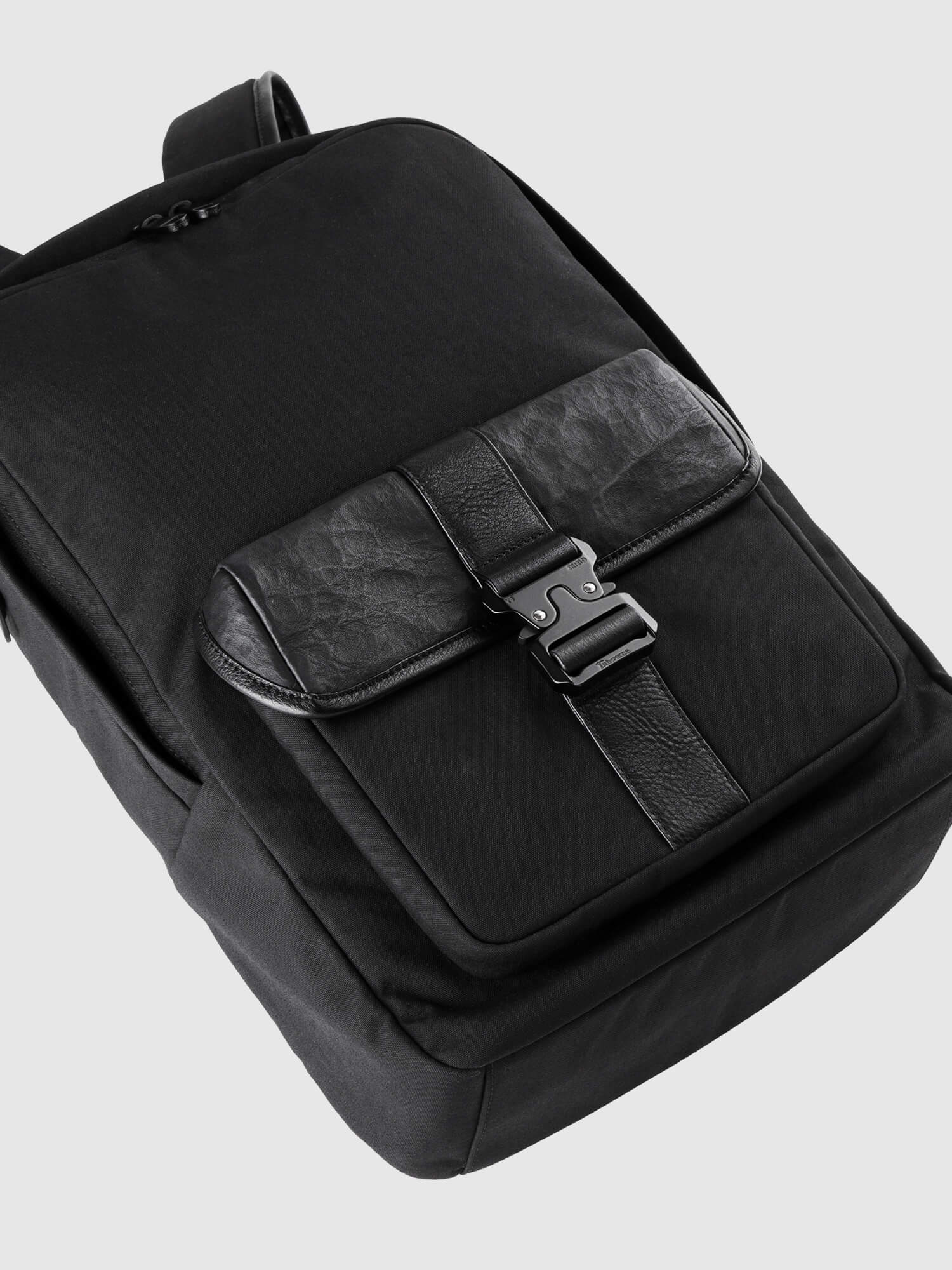 【新発売】CORDURA®×レザー コンビスリムバックパック