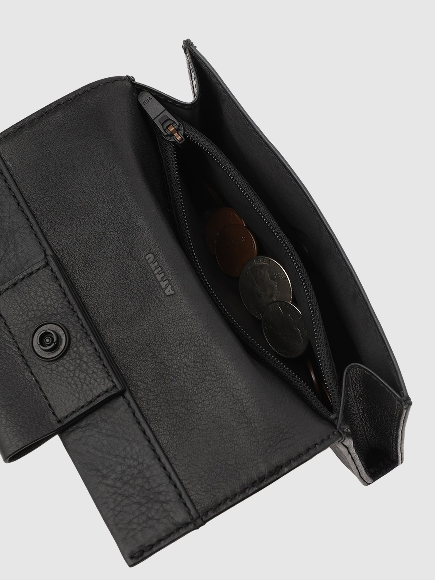 新発売・数量限定型】LEATHER PASSPORT WALLET 026– ポーチ｜TSUCHIYA