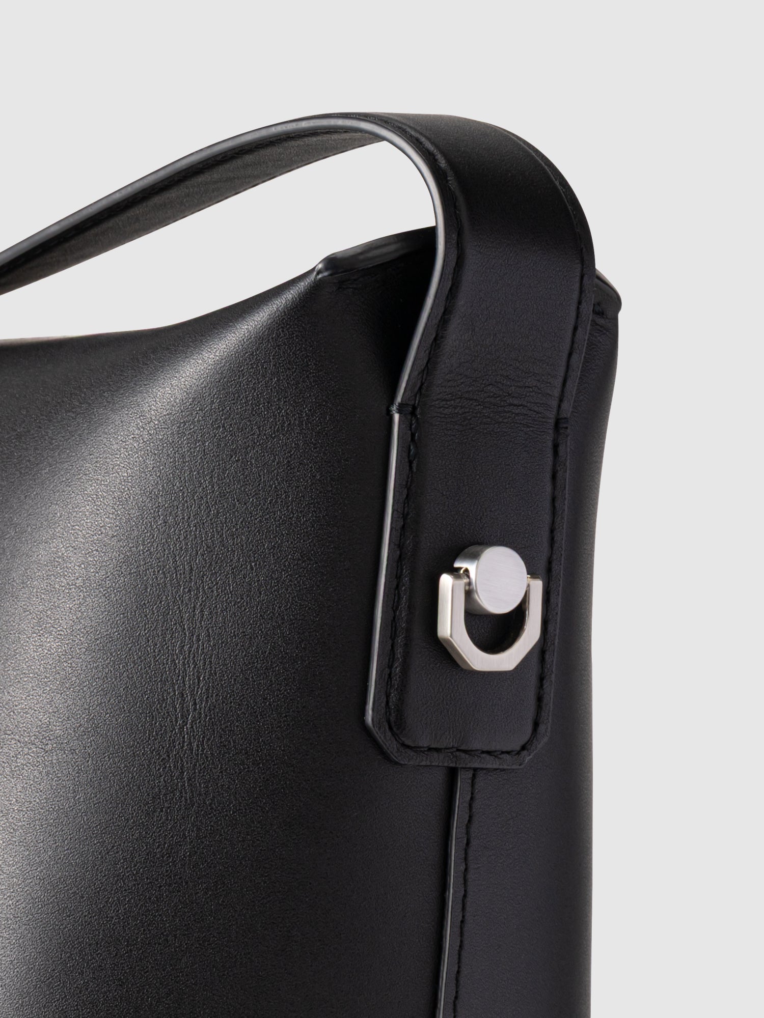 【新発売】ストレイヴン  ラージショルダー