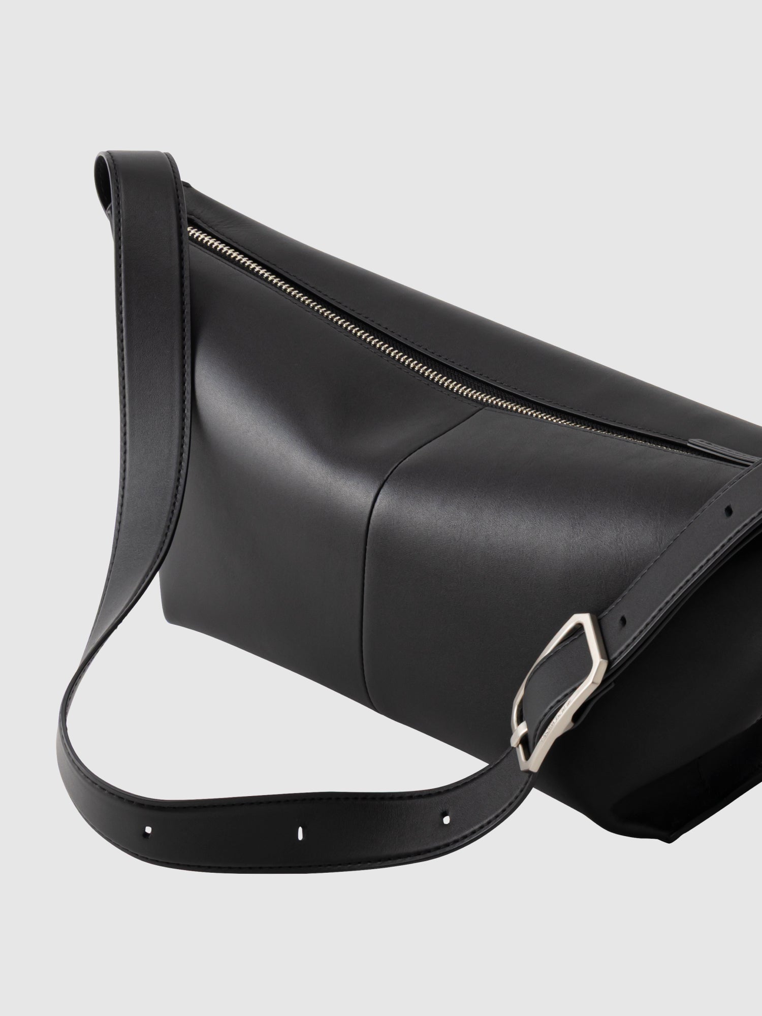 【新発売】ストレイヴン  ミディアムショルダー