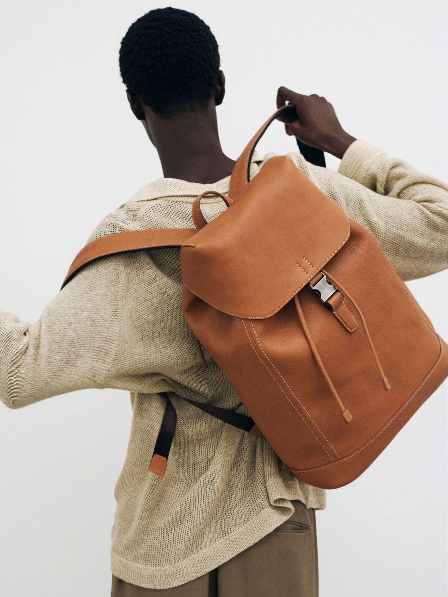 【数量限定色】トーンオイルヌメ フラップバックパック