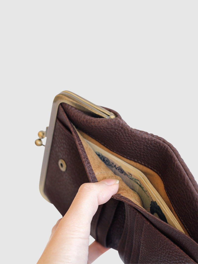 新色・数量限定色】トーンオイルヌメ がま口ポケット財布 – 二つ折り 