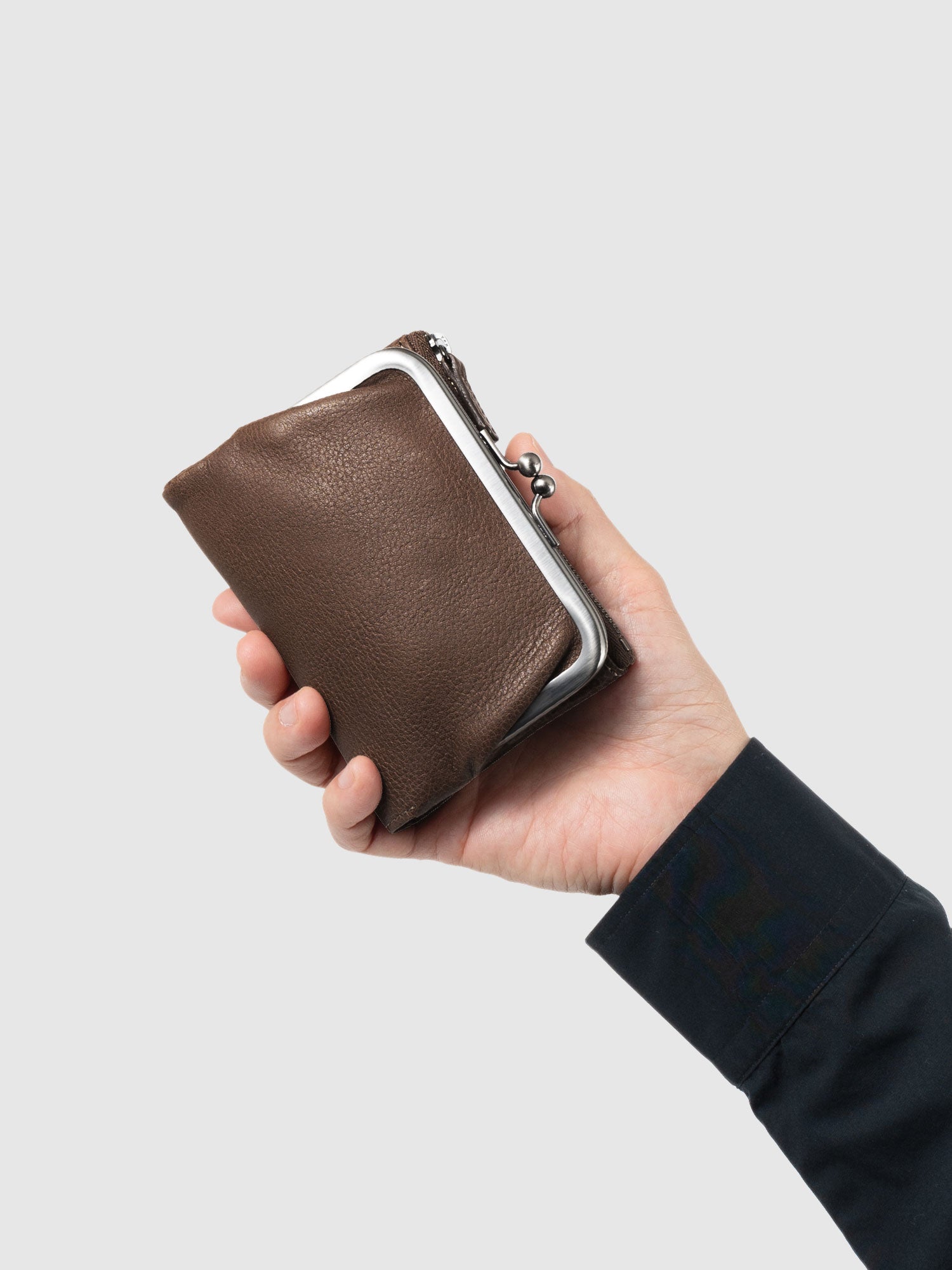 数量限定色】トーンオイルヌメ がま口ポケット財布 – 二つ折り財布