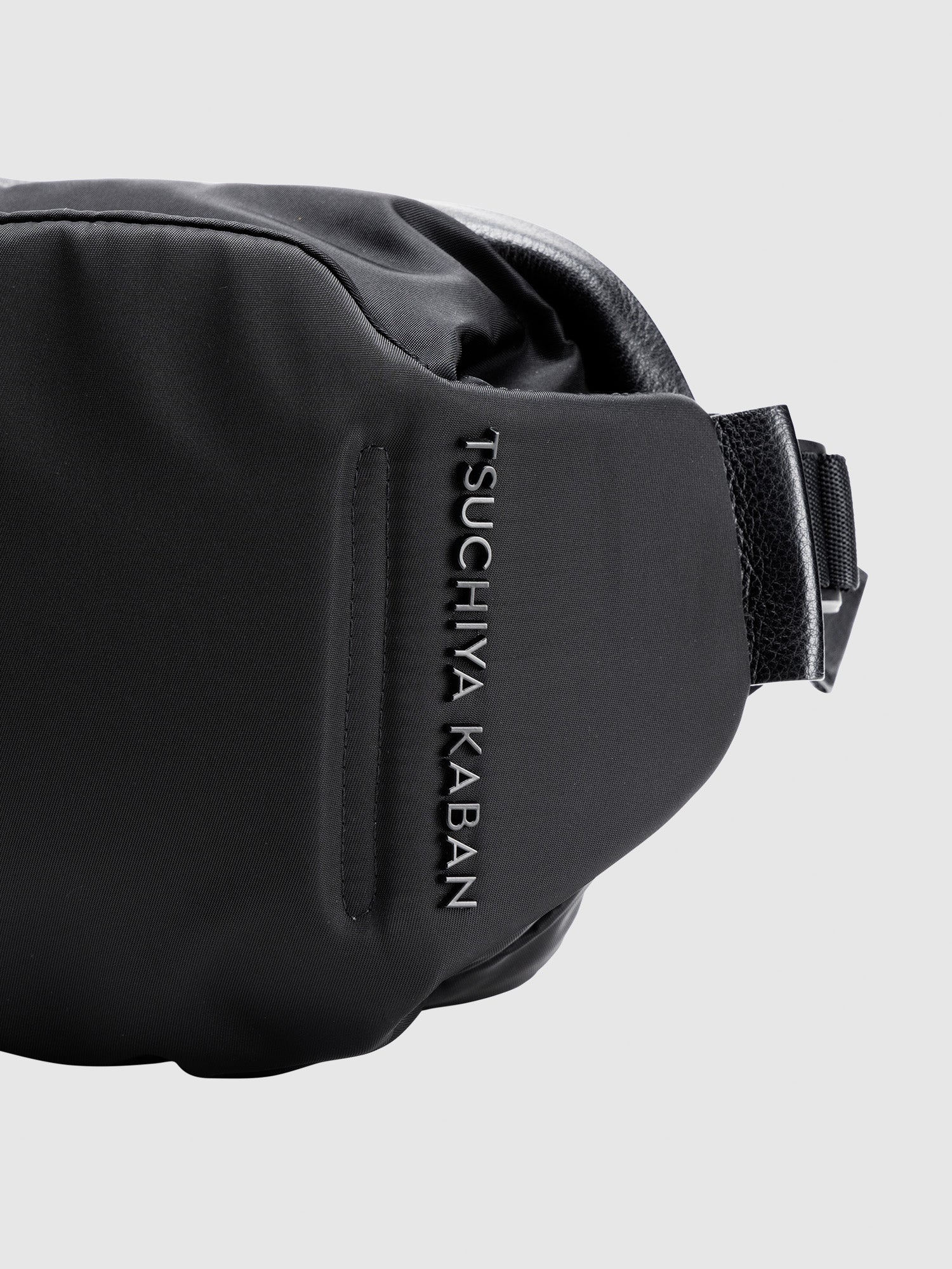 【数量限定型】60周年モデル 60Solid Crossbody bag